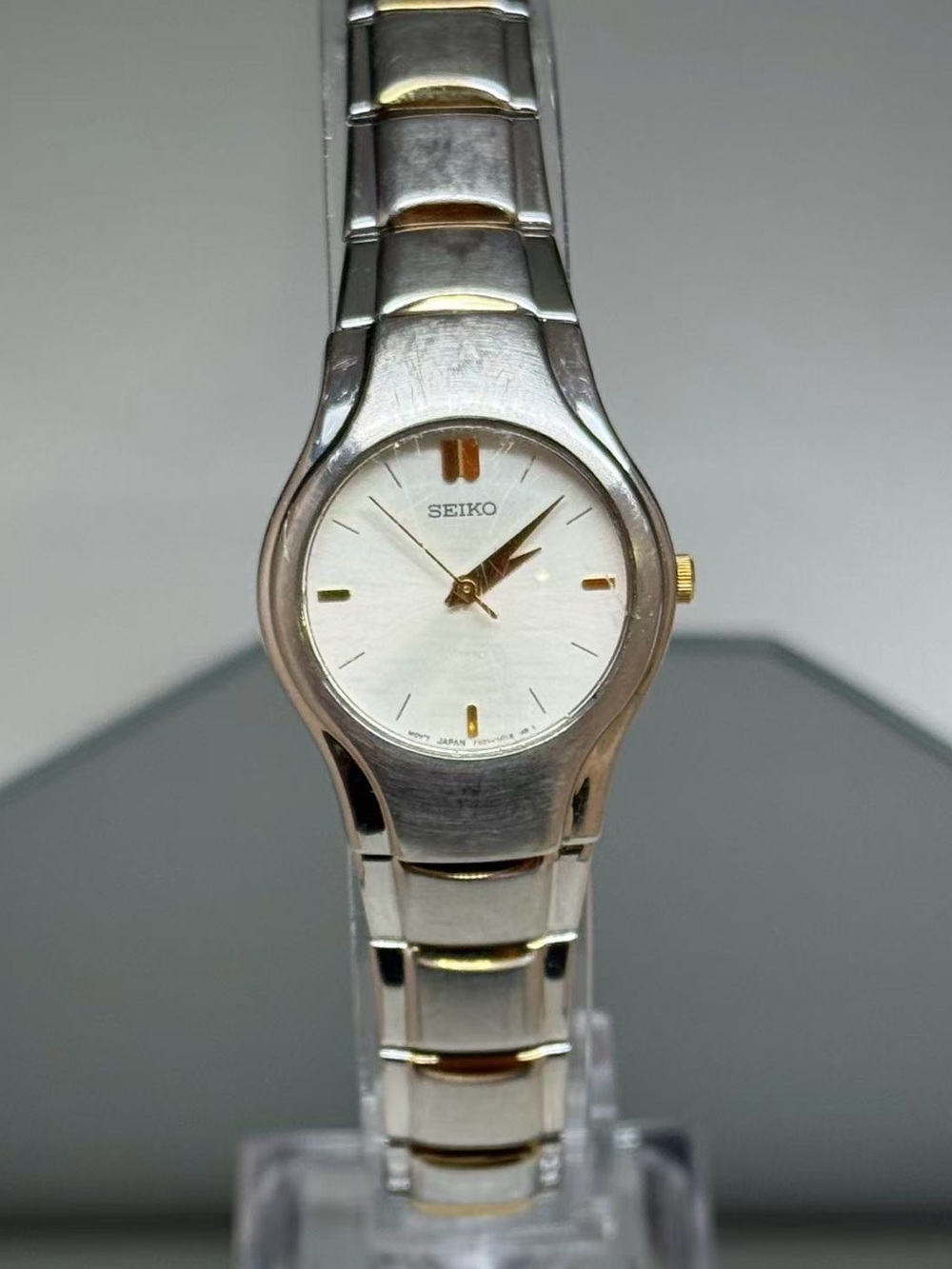 Vintage Seiko Women’s Quartz Watch Silver Tone Stainless Steel New Battery Runs